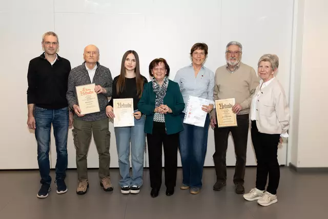 REV-Vorstand mit Geehrten v.l. Heiko Arndt, Rolf Hess, Una Hadzic, Sigrid Seeger-Losch, Renate Rothenbächer, Wolfgang Kluge und Edith Zoller | Foto: privat