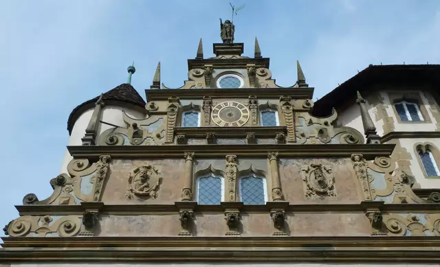Eine tolle Fassade - zu welchem Gebäude gehört sie wohl? | Foto: sigischlottke