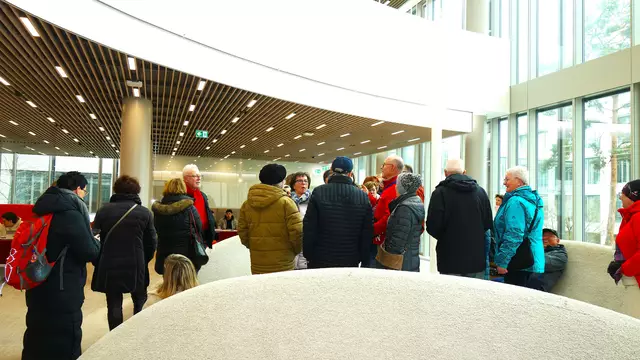 Sehr kuschelige Sitzgelegenheiten in der Bibliothek. | Foto: Isolde Reitz