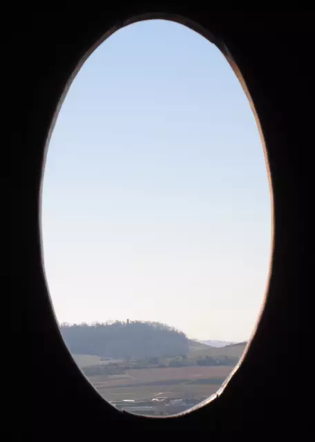 Blick durchs Fass auf den Wartberg | Foto: WandernGabyErich