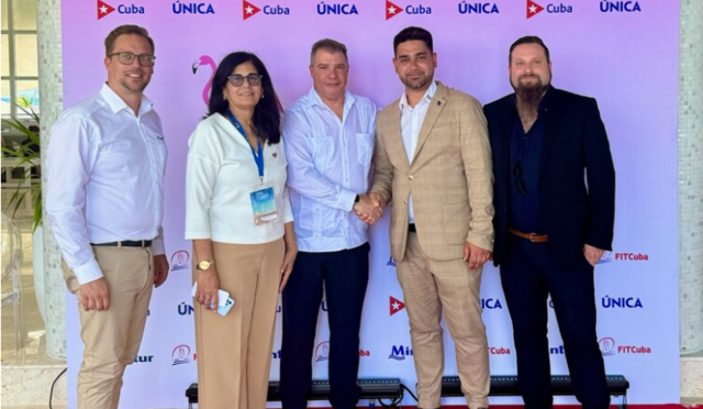Von links nach rechts: Stephan Wühr, General Manager; Viceministra Primera María del Carmen Orellana Alvarado; Minister of Tourism Juan Carlos García Granda;  Senator Kevin Scarsella von Haag, Tobias Kalleder Creative Director | Foto: Appventure GmbH 