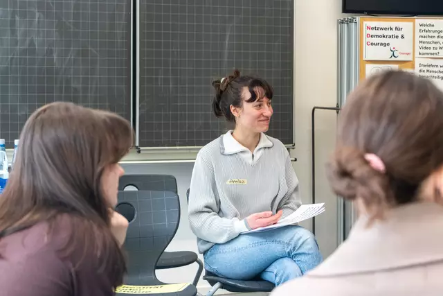 Im Workshop vom Netzwerk für Demokratie und Courage geht es um soziale Gerechtigkeit und solidarischem Handeln | Foto: Alexander Morawe