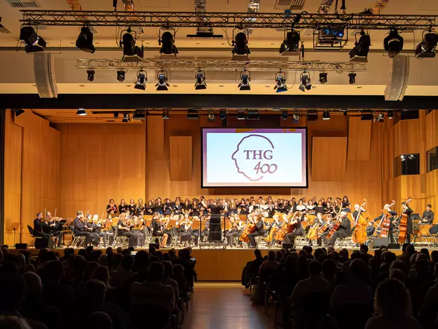 Alle Mitwirkenden beim Jubiläumskonzert des Theodor-Heuss-Gymnasiums Heilbronn vereint. | Foto: THG (privat)