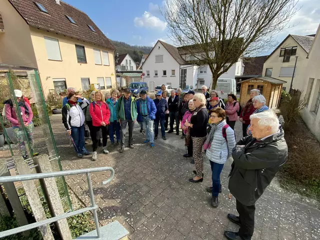 Schwäbischer Albverein vor dem Rabbinats Museum in Braunsbach. | Foto: Manfred Geppert