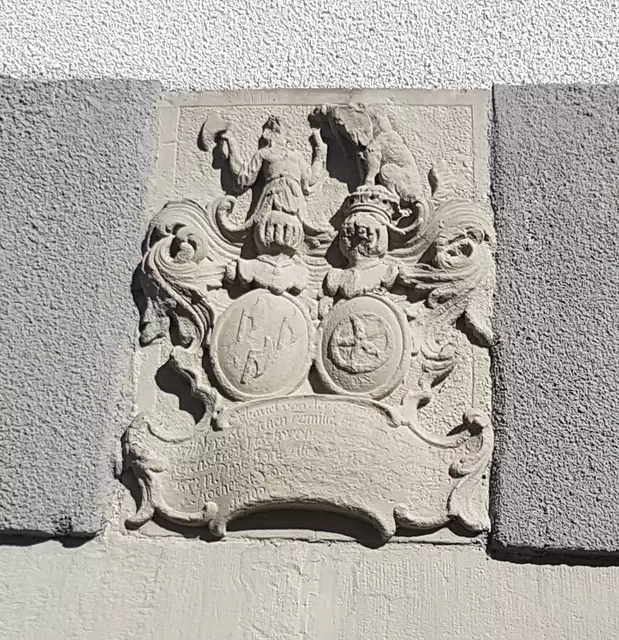 Dasselbe Wappen 2022 - Eine Restaurierung ist (im Rahmen einer Renovierung der Fassade) vorgesehen, ein Sponsor steht schon bereit | Foto: Di Girolamo