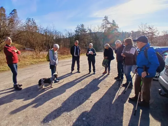 Beate stimmt uns auf die Tour durch's Siebenmühlental ein.   | Foto: sigischlottke