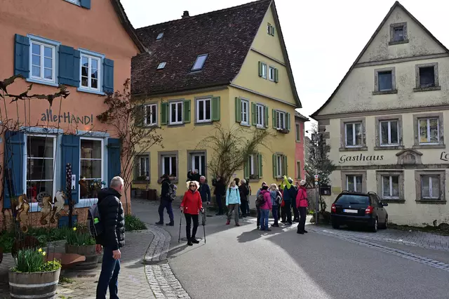 Der hübsche Ort liegt noch im Schlaf. Schließlich wurden die Uhren heute Nacht um eine Stunde vor gestellt. | Foto: Michael Harmsen