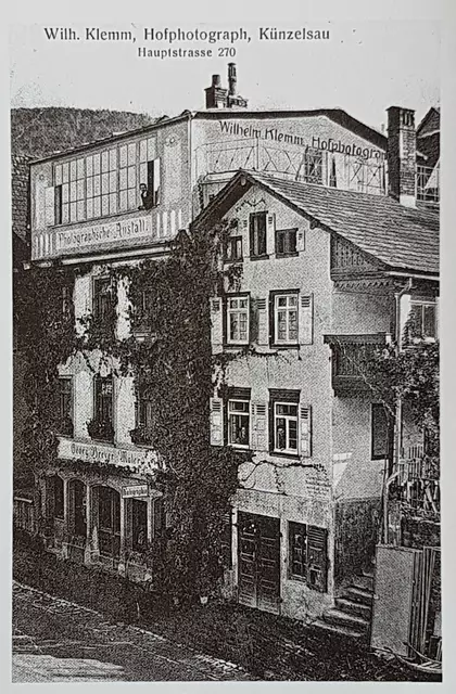 Unten ein Maler, ganz oben das Fotoatelier von Wilhelm Klemm, abgedruckt auf S.38  im Buch: Damals in Künzelsau, Ansichten vergangener Tage, Stefan Kraut, 1991 | Foto: Stadtarchiv Künzelsau, Reproduktion: Di Girolamo 