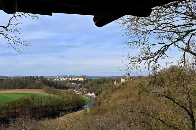 Nochmal der Blick auf Kirchberg und Schloß Hornberg von der kleinen Aussichtshütte aus gesehen. | Foto: Michael Harmsen