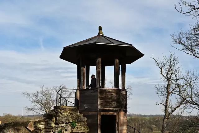 Der kleine Pavillon ist der höchste Punkt und bietet traumhafte Ausblicke. | Foto: Michael Harmsen