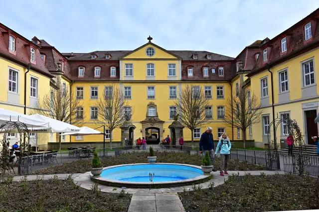 Im Schloßhof. | Foto: Michael Harmsen