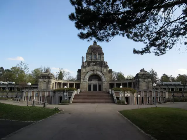 Sehenswert, das Krematorium auf dem Pragfriedhof | Foto: WandernGabyErich