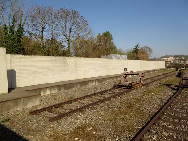 unbegreiflich, die ganze Wand ist voller Namen | Foto: WandernGabyErich
