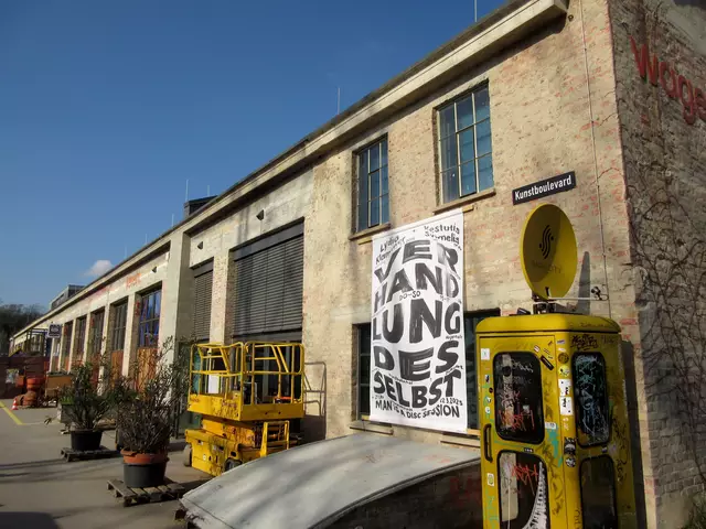 Kunstboulevard entlang der alten Wagenhallen | Foto: WandernGabyErich