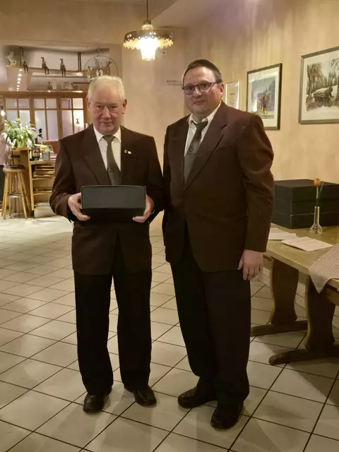 v.l. Klaus Küffner 50 jähriges Jubiläum  | Foto: Michael Müller