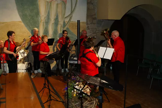 Die Ü50-Gruppe zeigte ein breites Repertoire von Rock, Polka bis Marsch | Foto: MVG