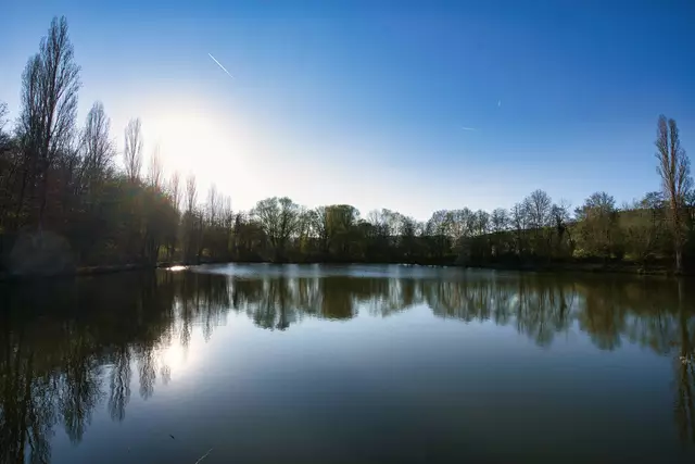Der See im Gegenlicht | Foto: Ulrich Seidel