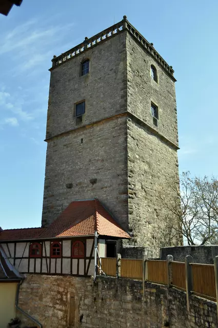 Über den Wehrgang zum Bergfried | Foto: Daniela Somers