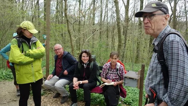 Eintrag am Gipfelkreuz ins Gipfelbuch. | Foto: Isolde Reitz