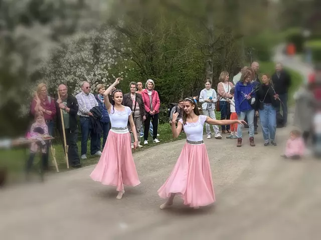 Die Mädchen der Ballettschule Brenner verzauberten die Besucher mit ihren anmutigen Tanzaufführungen. | Foto: Michael Harmsen