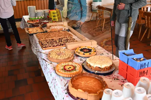 Über 100 Kuchenspenden, was für ein grandioses Ergebnis. | Foto: Michael Harmsen