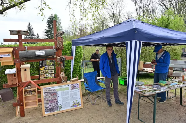 Der NABU war mit vielen interessanten Informationen vor Ort. | Foto: Michael Harmsen