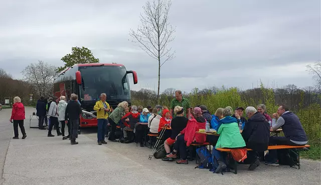 gesellige Vesperpause am Parkplatz Baßgeige | Foto: privat Sibylle Tröber