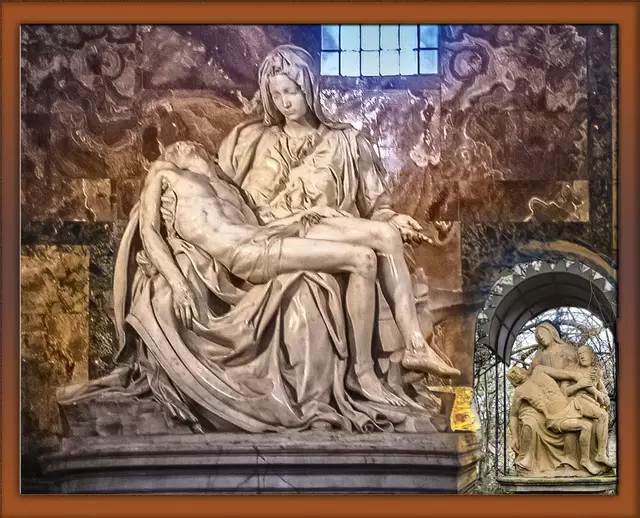 Pieta von Michelangelo, aufgenommen 2004 im Petersdom in Rom, Pieta in der rechten unteren Ecke aufgenommen 20 Jahre später auf einem Feldweg bei Stockheim. (Künstler unbekannt) | Foto: ehw