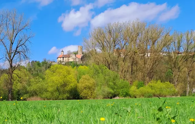 Burg Krautheim grüßt in die Jagsttalauen | Foto: Andreas Odey