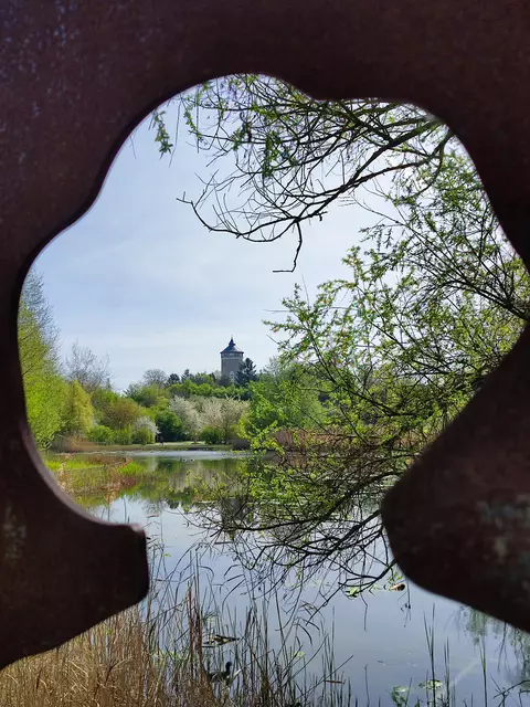 Das beliebteste Fotomotiv im Ziegleipark, wenn man vom Eisvogel absieht, ist der Wasserturm | Foto: Aurelia Kling