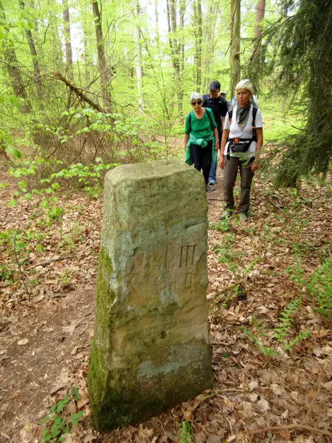 Noch kurz vorbei am Jagdstein | Foto: WandernGabyErich