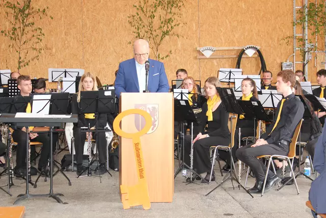 Das Kreisjugendorchester des Landkreises Heilbronn umrahmte die Feierlichkeiten zur Einweihung der neuen Straßenmeisterei Abstatt. Landrat Norbert Heuser hielt die Festrede. | Foto: BKV