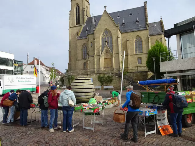 Die Bücher wurden auch auf vielen Tischen  dargeboten.  | Foto: Klaus Ries-Müller