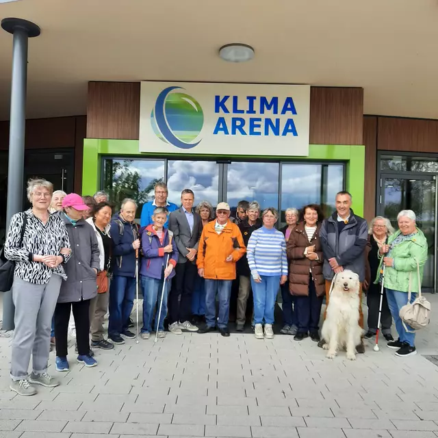 Nach dem Gletschertunnel schnell ein Gruppenfoto | Foto: Cornelia Tomaszewski