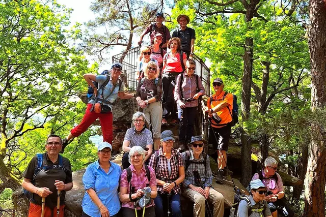 Der imposante und aussichtsreiche Orensfels war eines von vielerlei Zielen der Aktivgruppe Talheim bei ihrem Wanderurlaub in die Südwestpfalz. | Foto: Isolde Reitz