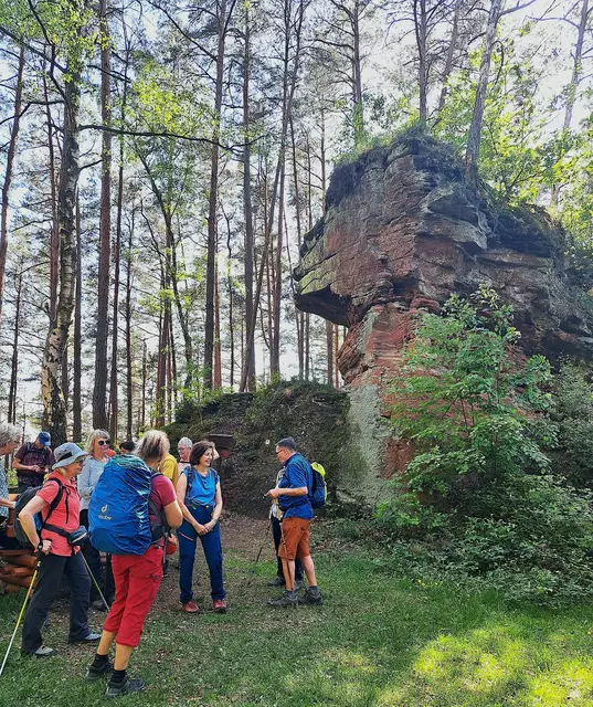 Am "Elwentrische Waschplatz" mit elektrischer Steckdose in der Felswand. | Foto: Isolde Reitz