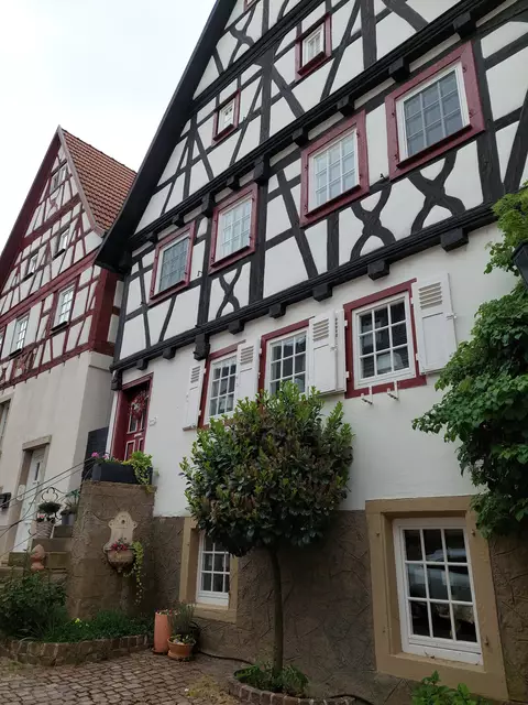 Die alte Schmiede gehört zu den schönsten Fachwerkhäusern im romantischen Gundelsheim. | Foto: Foto privat