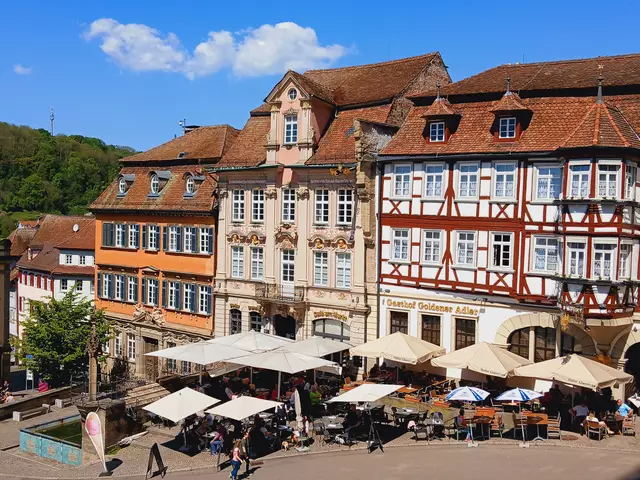Ein Teil des schönen Marktplatzes - hier kann man es sich im Café am Markt gut gehen lassen.   | Foto: sigischlottke