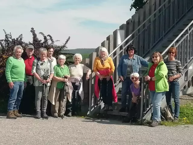 Die Albvereinler am Limesturm | Foto: Herbert Wied
