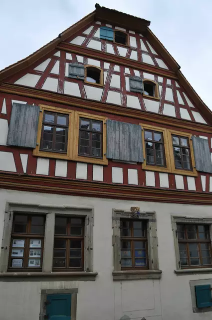 Bürgerhaus von 1733. Es hat den Stadtbrand 1739 überlebt. Mehr Informationen zum Haus gibt es auf dem nächsten Bild. Da habe ich die Erklärungstafel fürs Haus fotografiert. | Foto: Daniela Somers