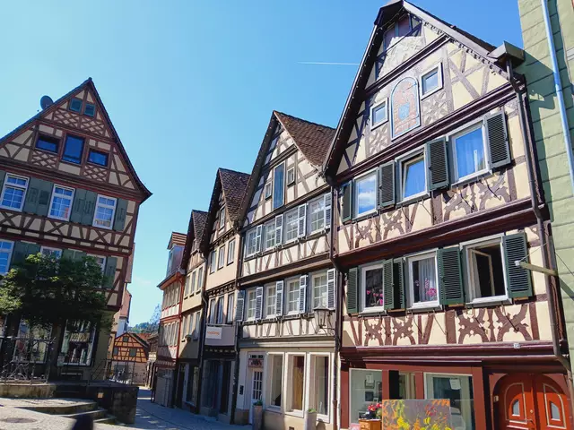 Wunderschöne Fachwerkhäuser säumen die Straße  | Foto: sigischlottke