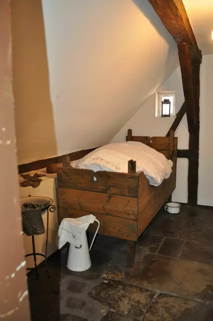 Der Bäcker schläft in seiner Stube im ersten Stock. Wir müssen leise sein. | Foto: Daniela Somers