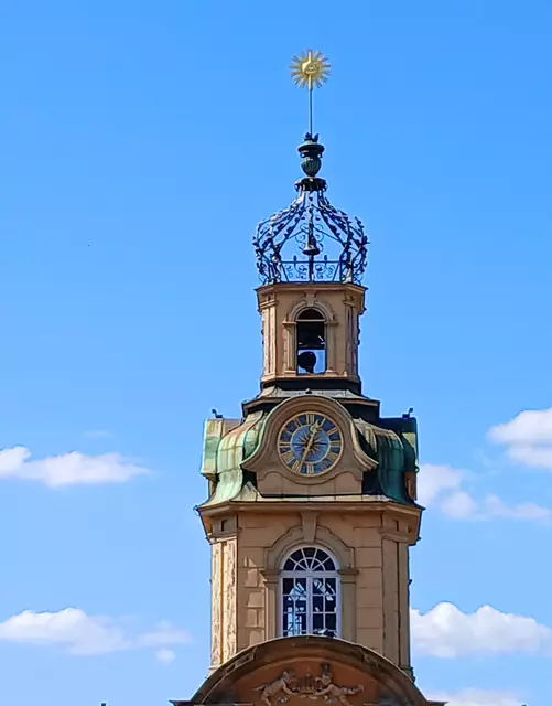 Ungewöhnlicher Turm des Rathauses  | Foto: sigischlottke