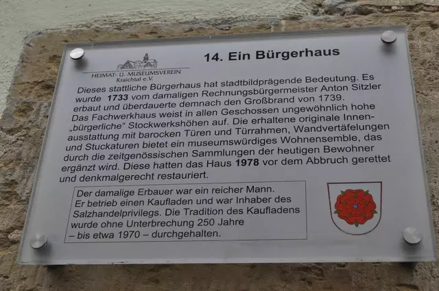 Erklärungstafel fürs Bürgerhaus vom vorherigen Bild | Foto: Daniela Somers