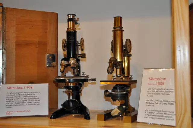 Apothekenmuseum. Alte Mikroskope. Rechts von 1888! | Foto: Daniela Somers