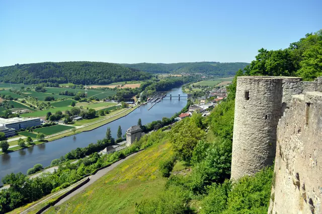 An den Ausblicken kann man sich kaum satt sehen. Blick auf die Staustufe Neckarzimmern. | Foto: Daniela Somers