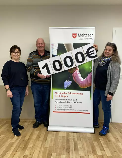 Spendenübergabe mit Herr Jähnichen-
von links: Heidi Plöger, Axel Jähnichen, Senta Muth | Foto: Herr Ries-Müller