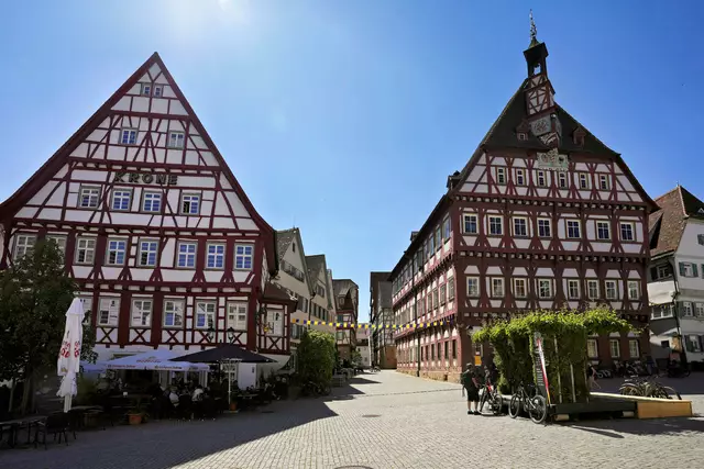 rechts das Rathaus aus dem 14.Jh. | Foto: Ulrich Seidel
