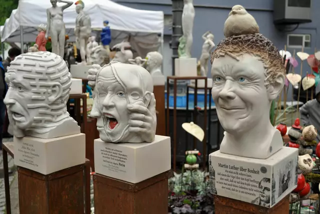 Auf dem Sindringen Töpfermarkt sieht man auch Arbeiten die man sonst nicht überall sieht.  | Foto: Daniela Somers