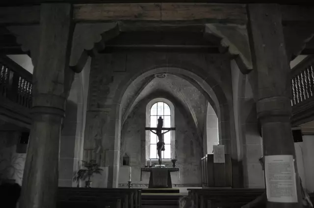 Im Inneren der Heilig-Kreuz-Kirche. Die Fresken stammen aus dem 14. Jahrhundert. | Foto: Daniela Somers